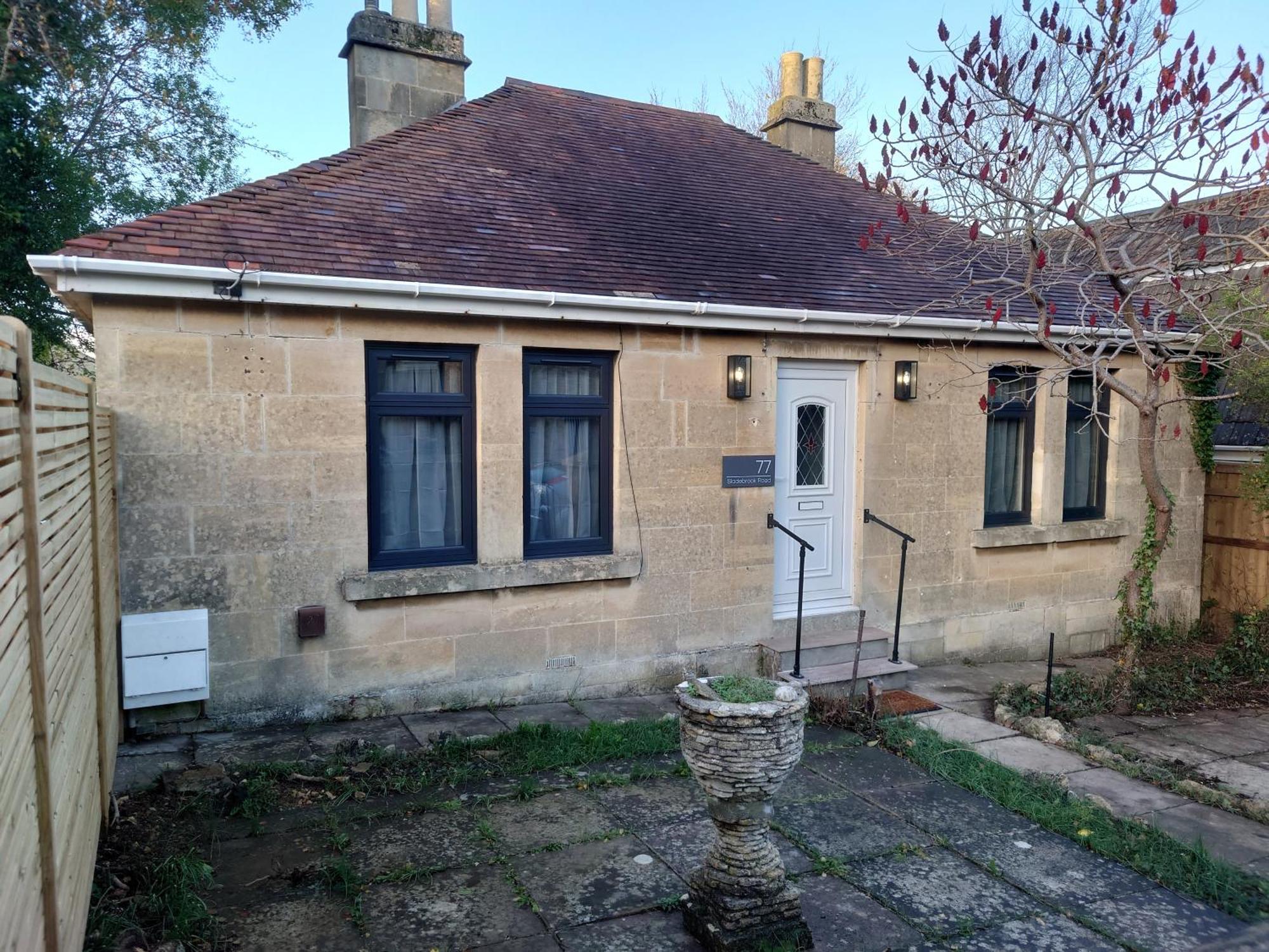 Newly Renovated 2-Bed Bungalow Bath Kültér fotó